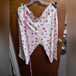 Catherines White Lounge Pants with Red and Pink Kiss Print